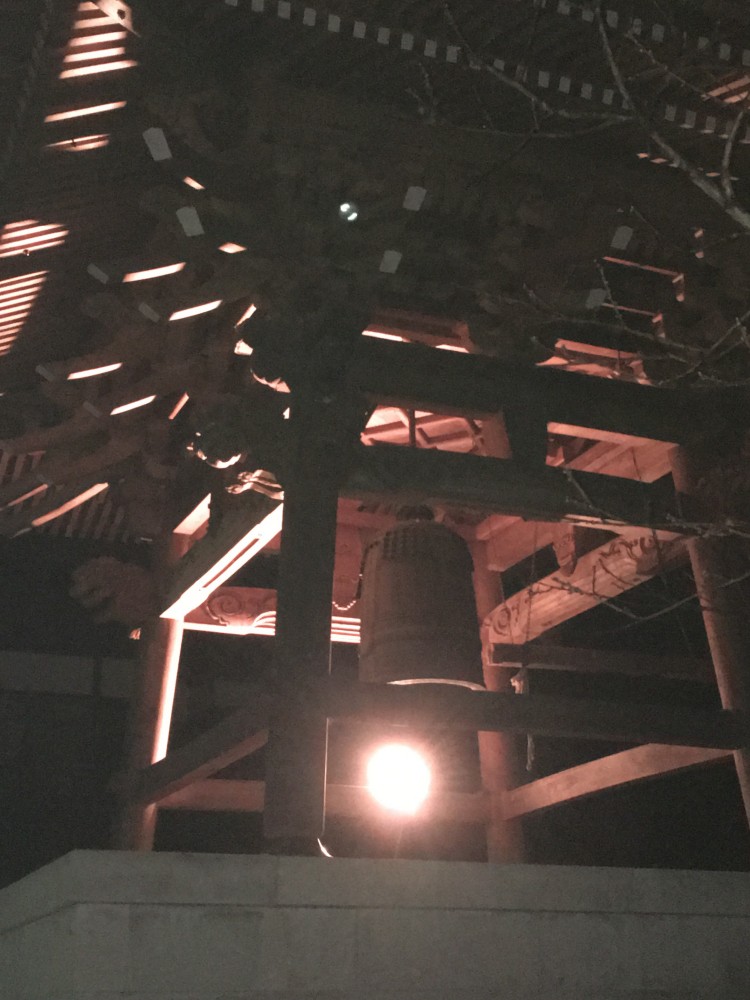 照明で足下が明るくなりました。