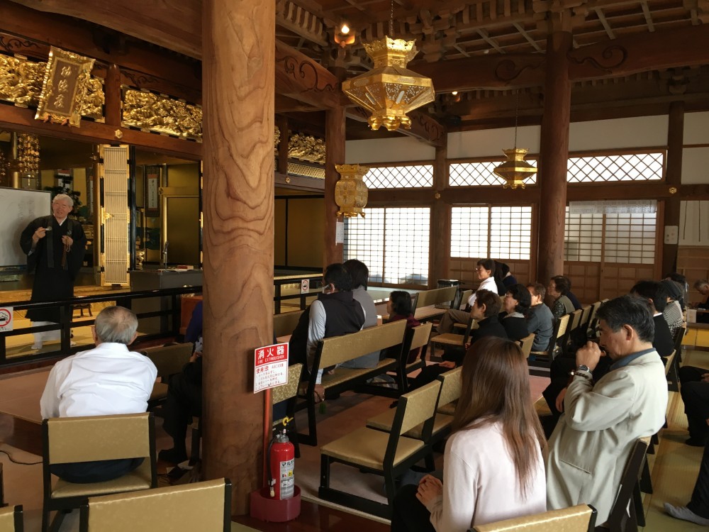 講師は笹谷の本覚寺さまです。