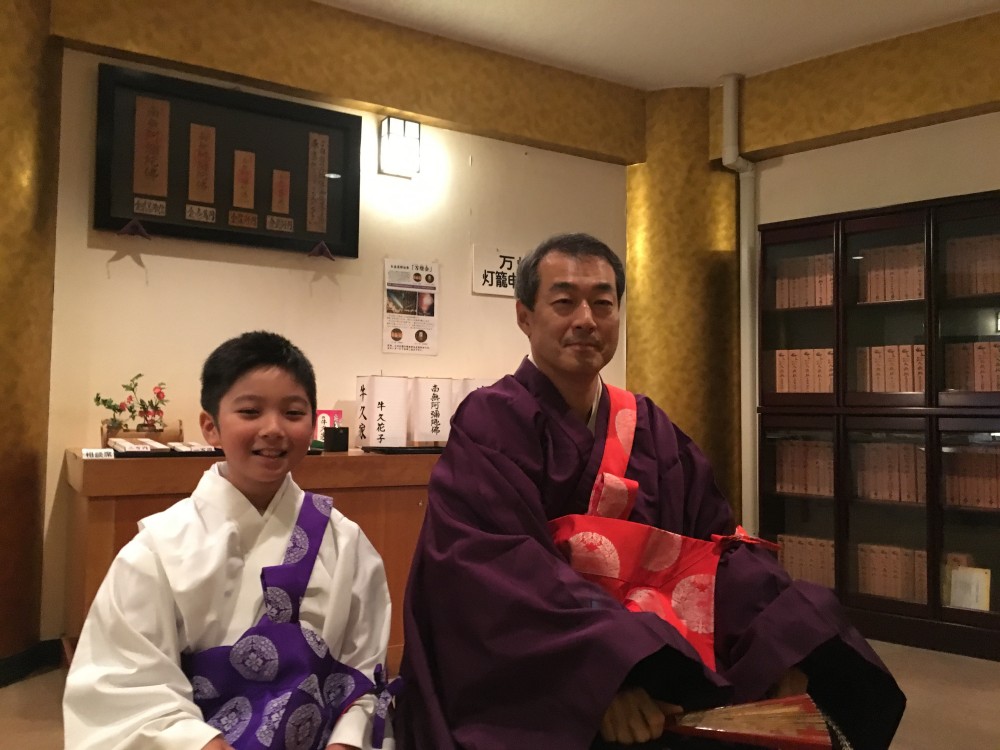 牛久本廟報恩講では御門跡様にお隣に。大変光栄な事で御座います。